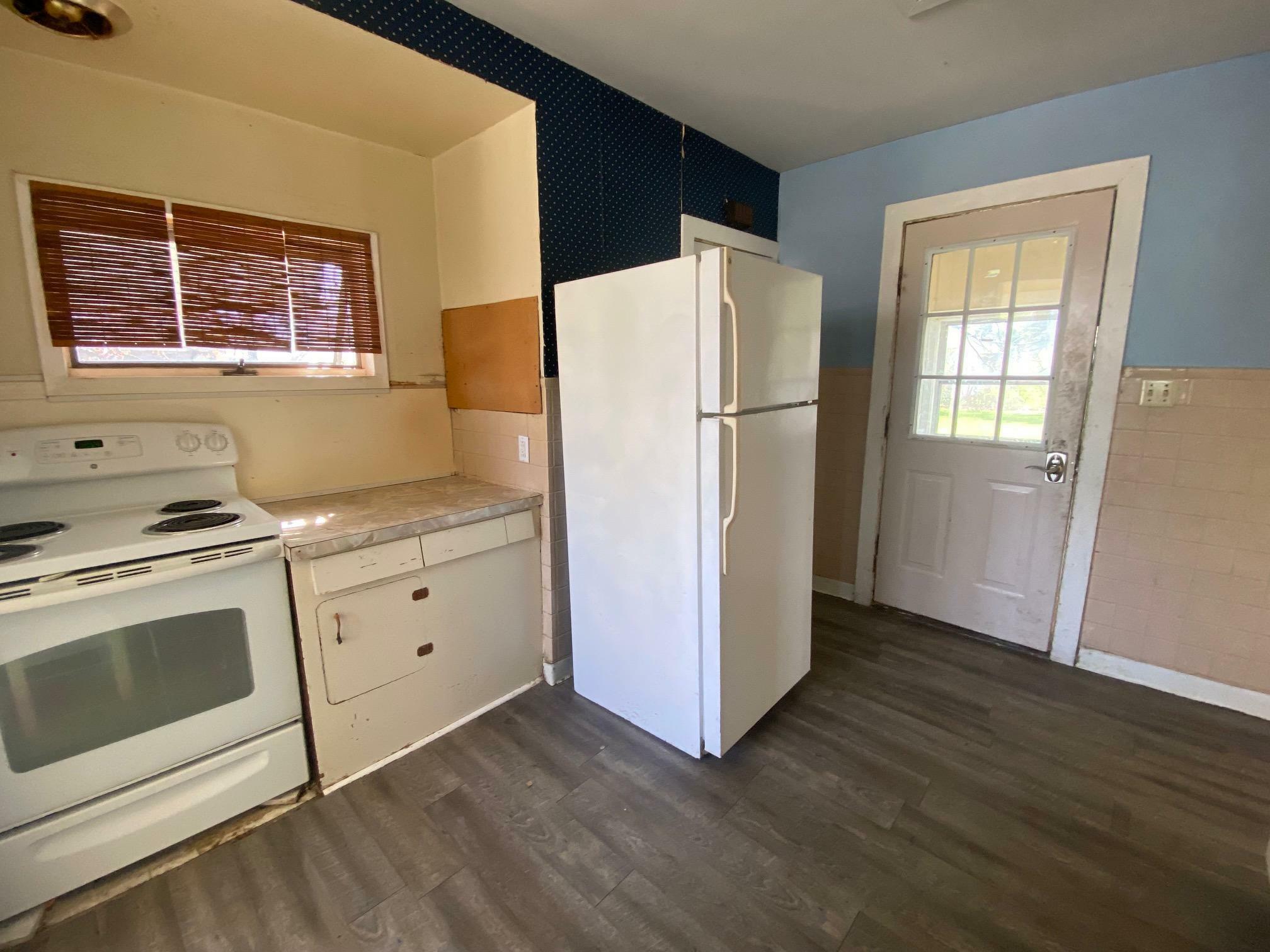 Property Photo: 402 S Main Street MN 56557
