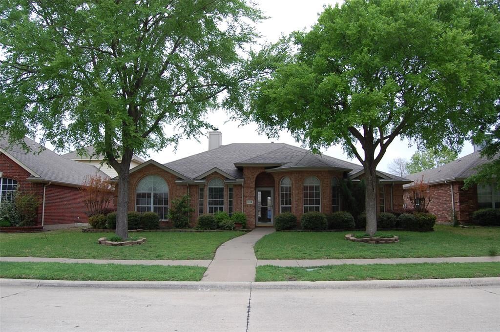 Property Photo: 1513 Tanglewood Drive TX 75002