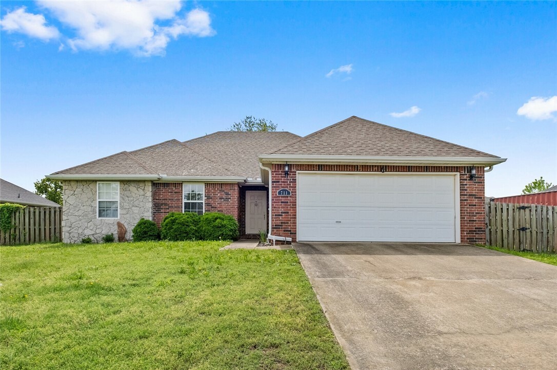 Property Photo: 711 Reisling Street AR 72719