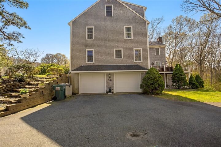 Property Photo:  10 Old Farm Ln  MA 02537 