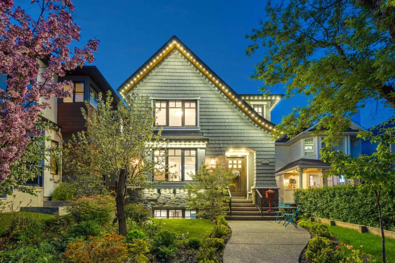 2208 32 Avenue SW  Calgary AB T2T 1X1 photo