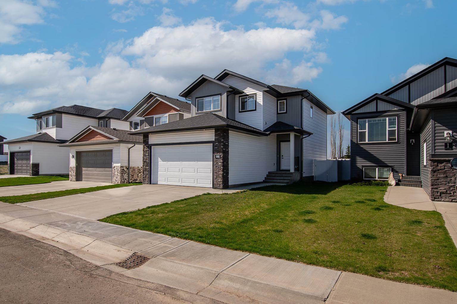 Property Photo: 88 Henderson Crescent AB T0M 1R0