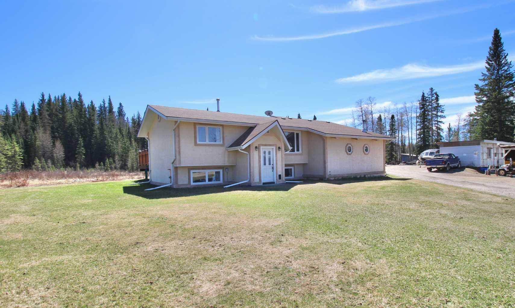 Property Photo: 779 Makenny Street AB T7V 1H3
