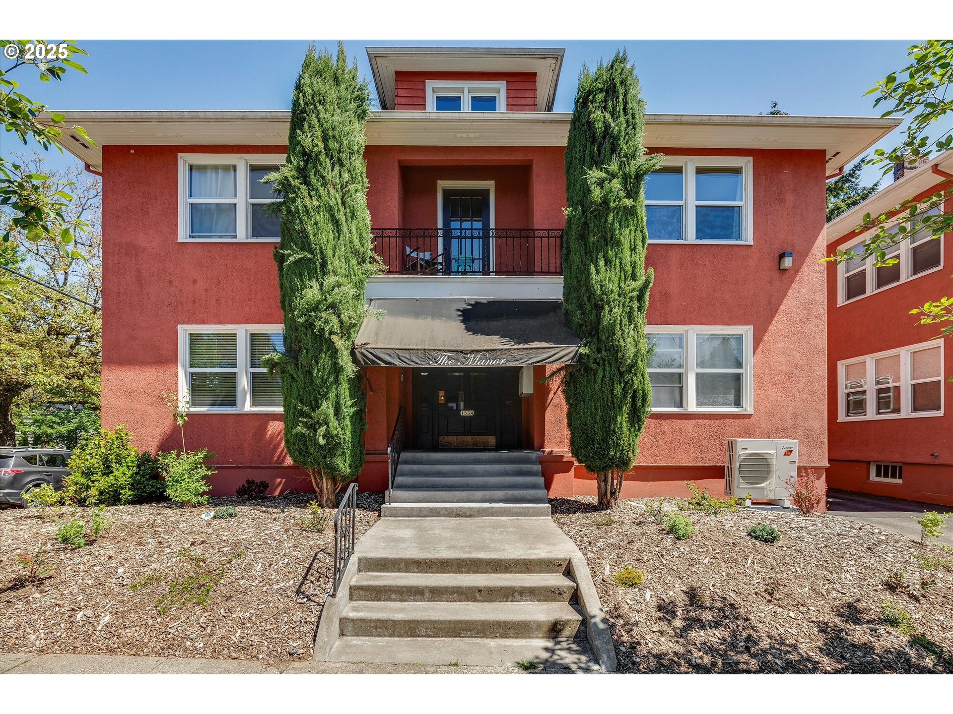 Property Photo: 1534 NE 26th Ave 8 OR 97232