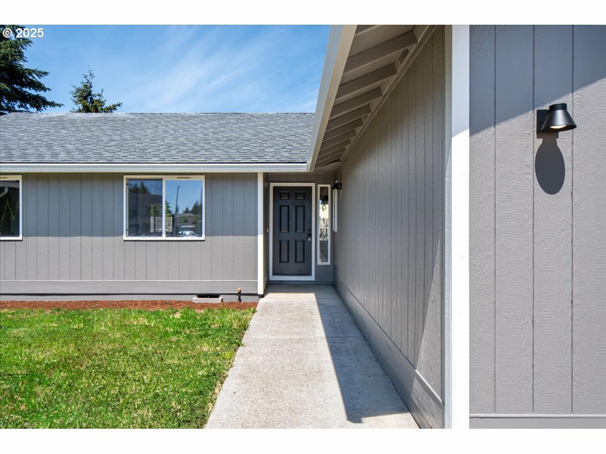 Property Photo: 8711 NE 160th Ave WA 98682