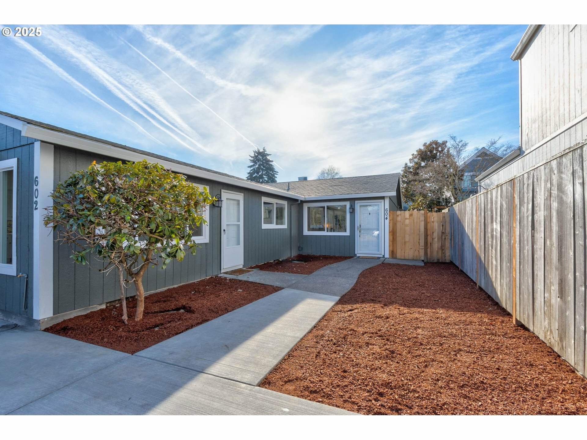 Property Photo: 604 S Vermont St OR 97219