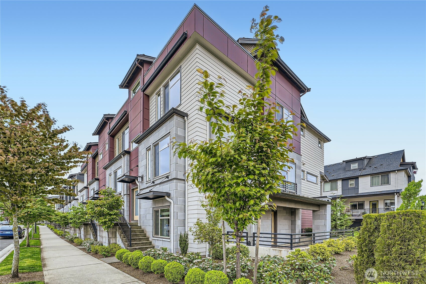 Property Photo: 987 8th Ave NE WA 98029
