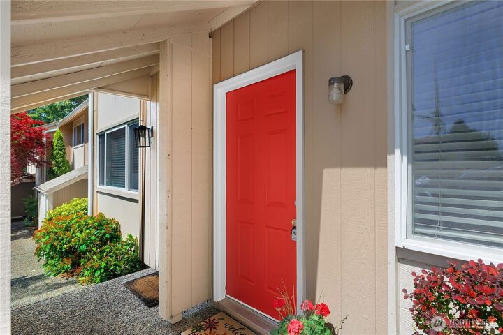 Property Photo:  2300  9th Avenue SW A7  WA 98502 