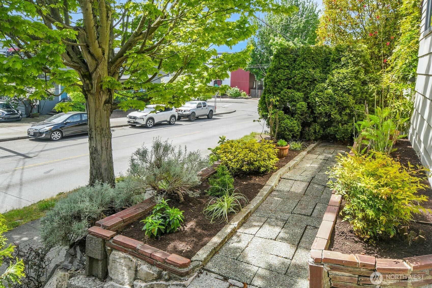 Property Photo: 408 N 39th Street WA 98103