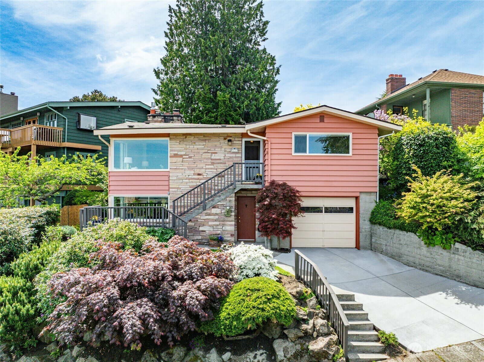 Property Photo: 2537 Montavista Place W WA 98199