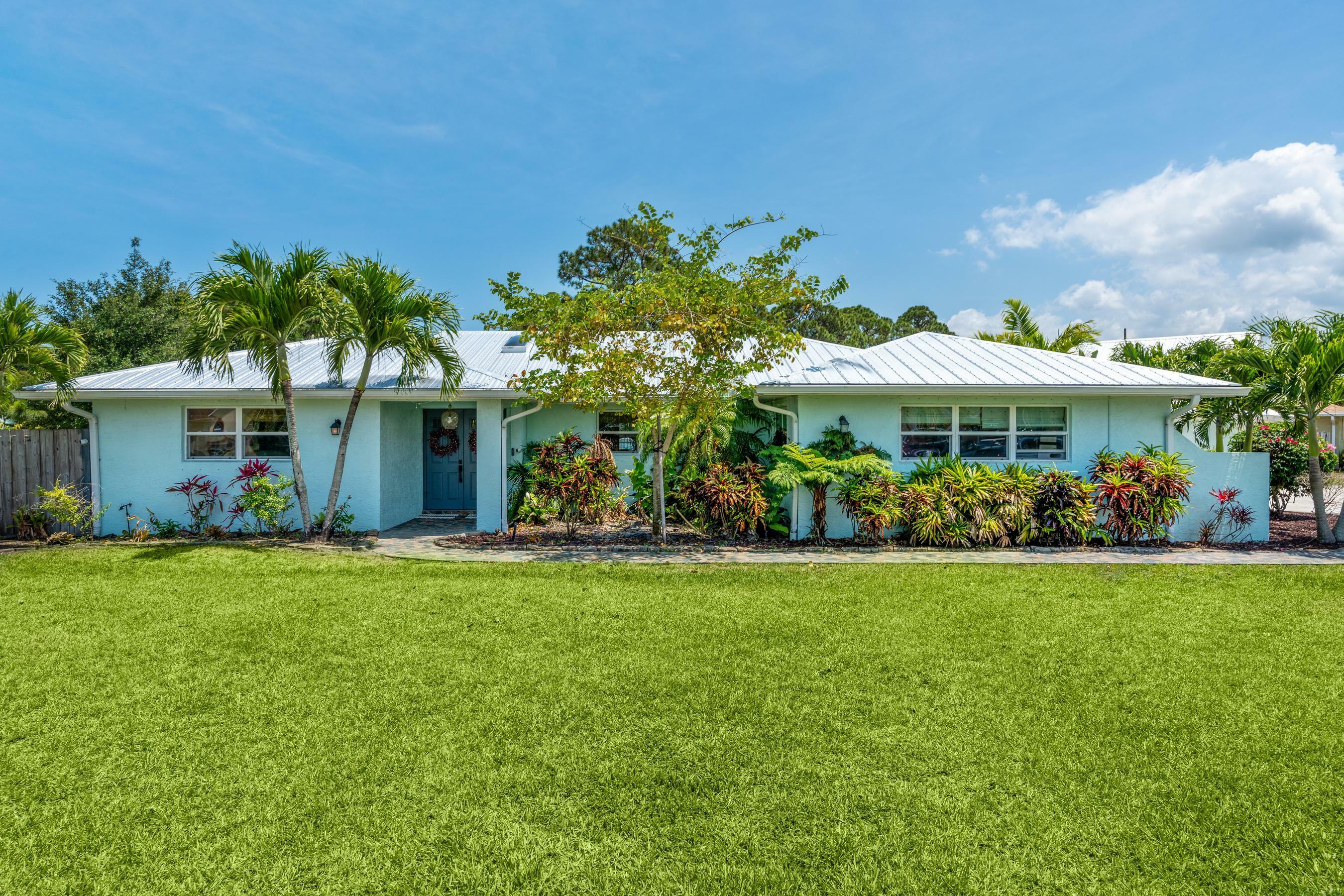 Property Photo: 2301 SE Gowin Drive FL 34952