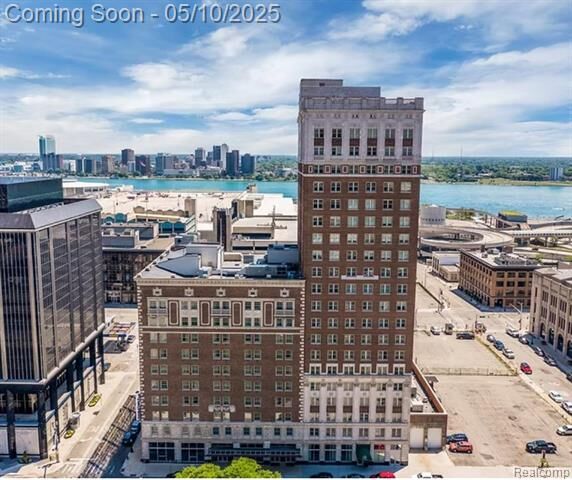 Property Photo:  525 W Lafayette Boulevard 14A  MI 48226 