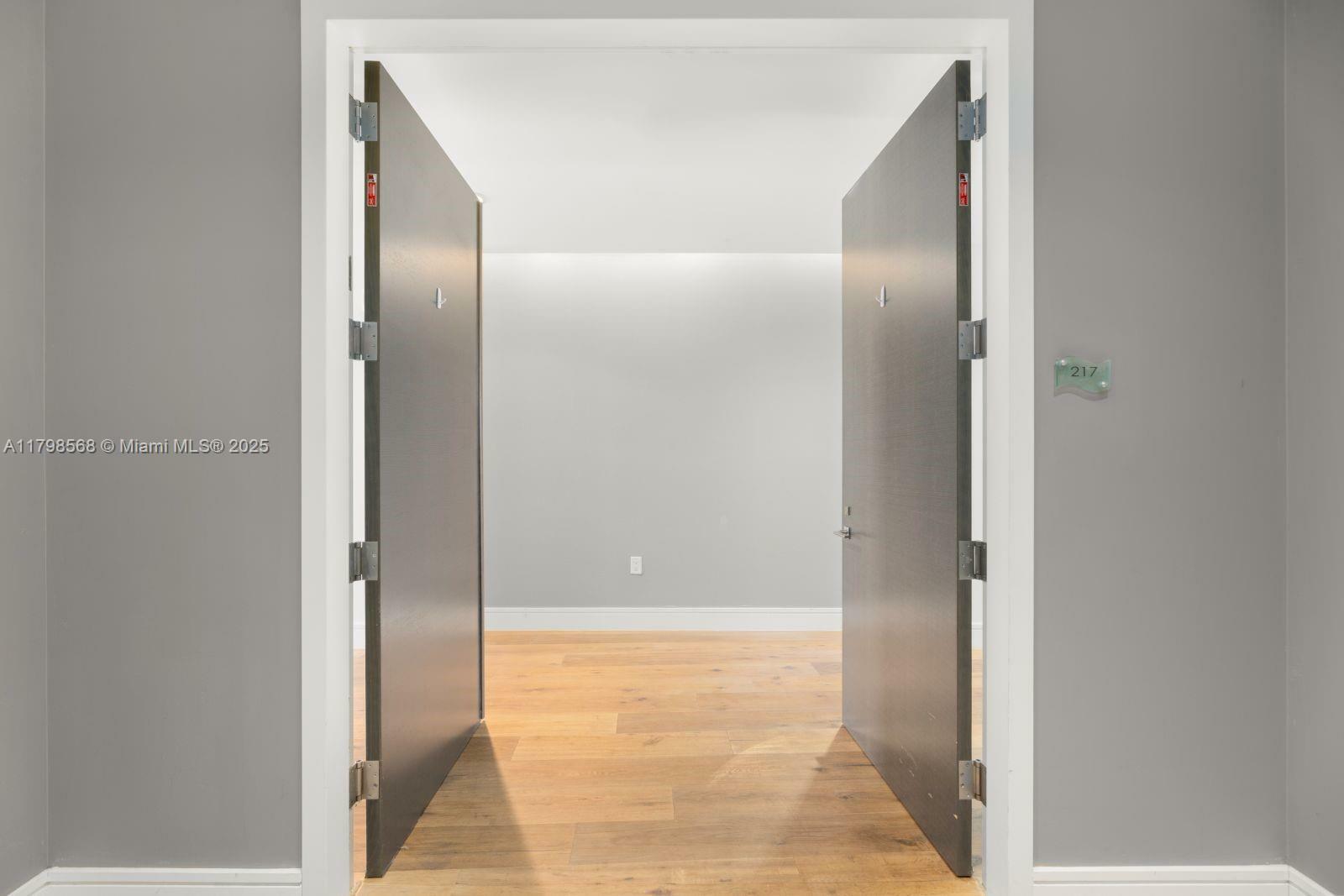 Property Photo: 3300 NE 188th St 217 FL 33180