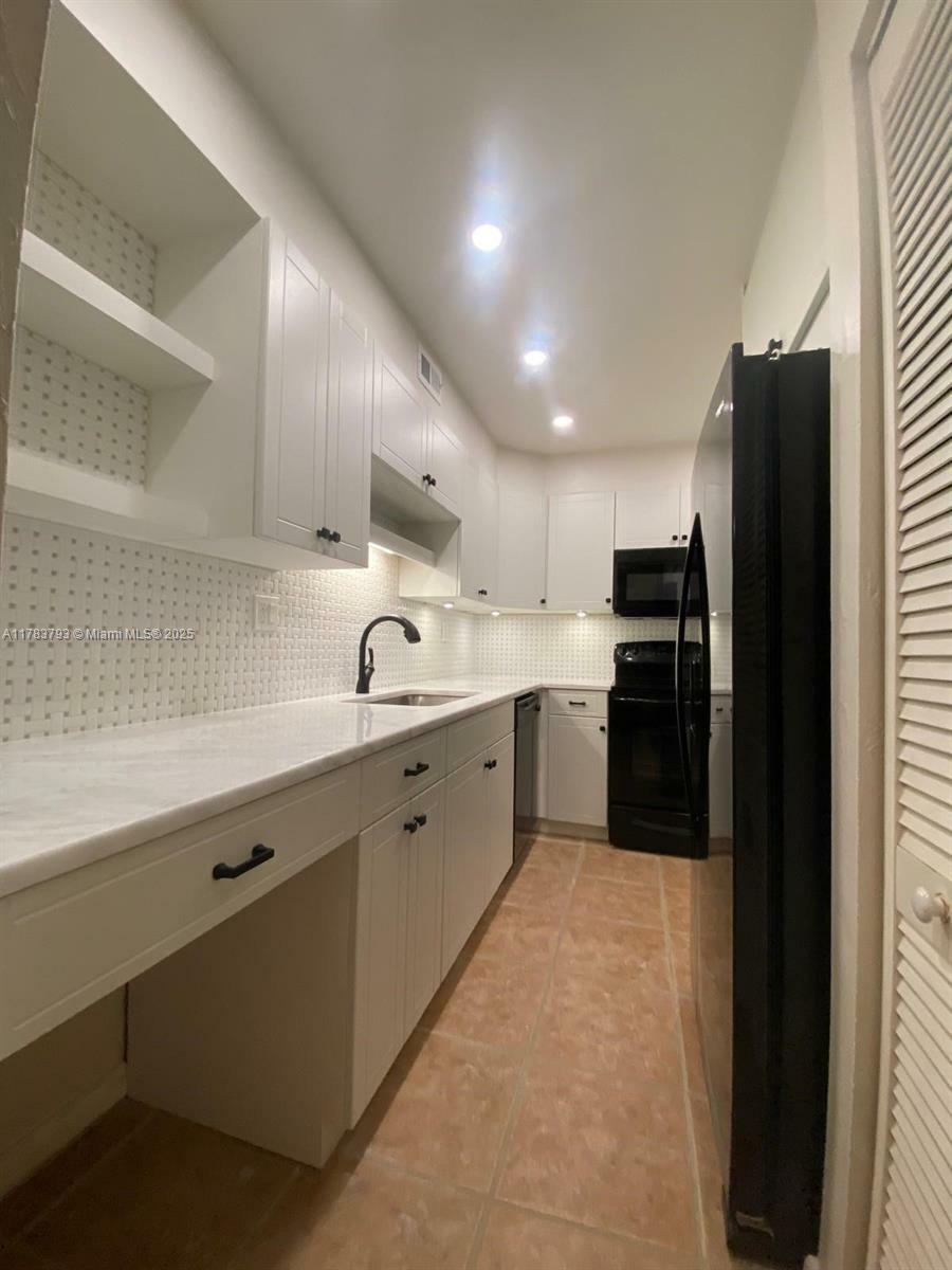 Property Photo: 8335 SW 72nd Ave 202D FL 33143