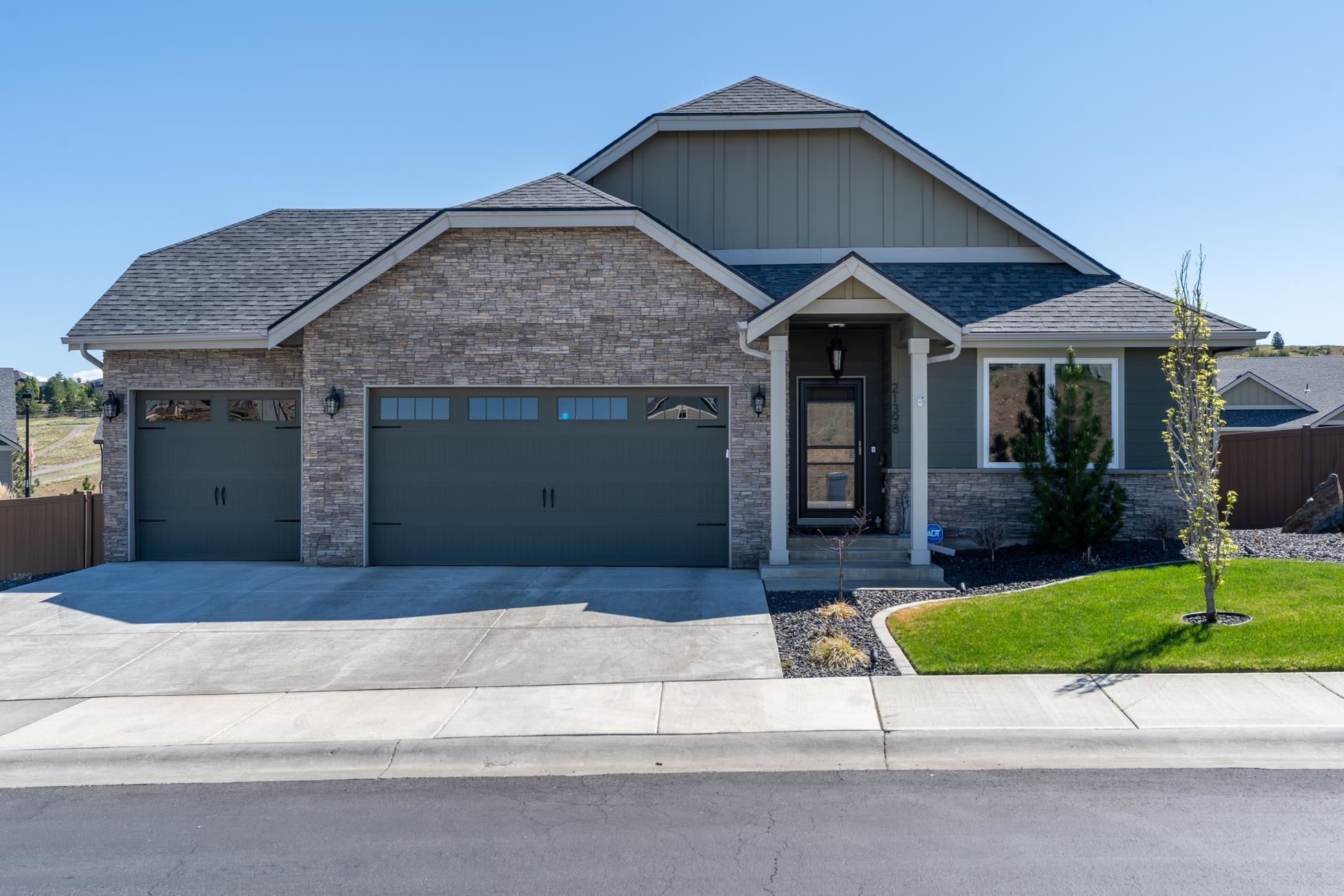 Property Photo: 21398 E Acadia Ct WA 99019