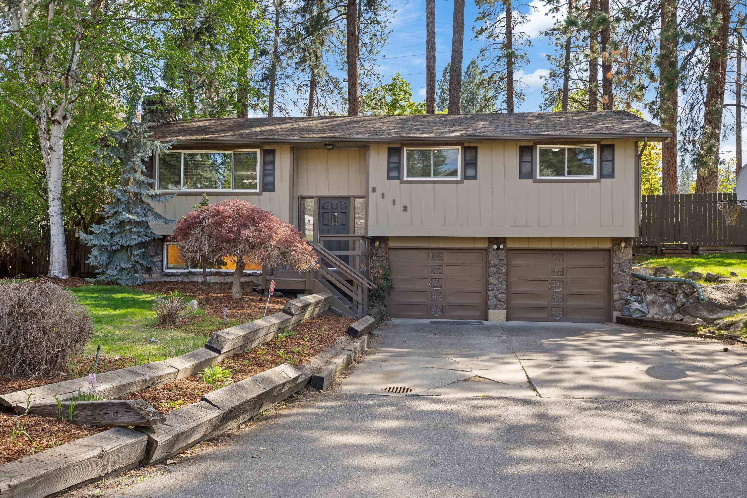 Property Photo: 6112 E Valleyview Dr WA 99212