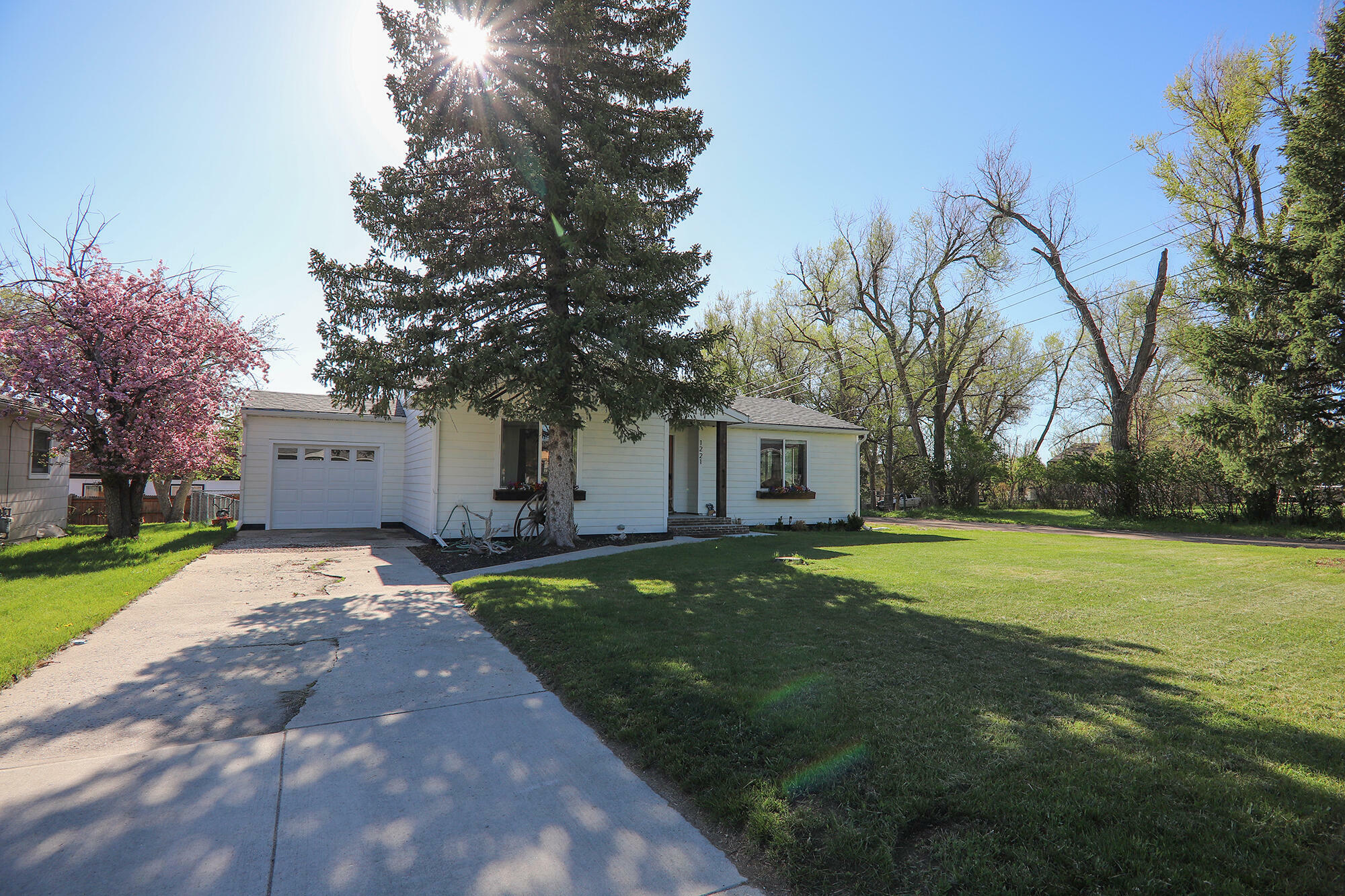 Property Photo: 1221 S Thurmond Street WY 82801