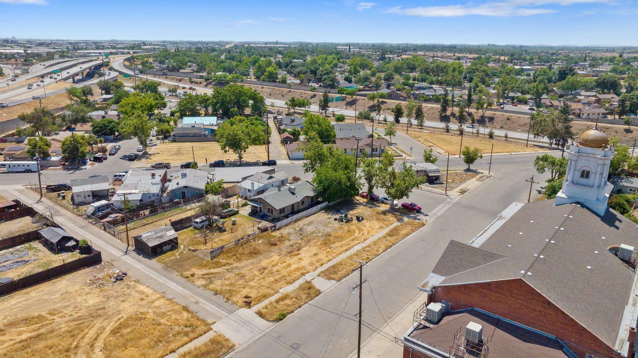 Property Photo:  162 E Street  CA 93706 