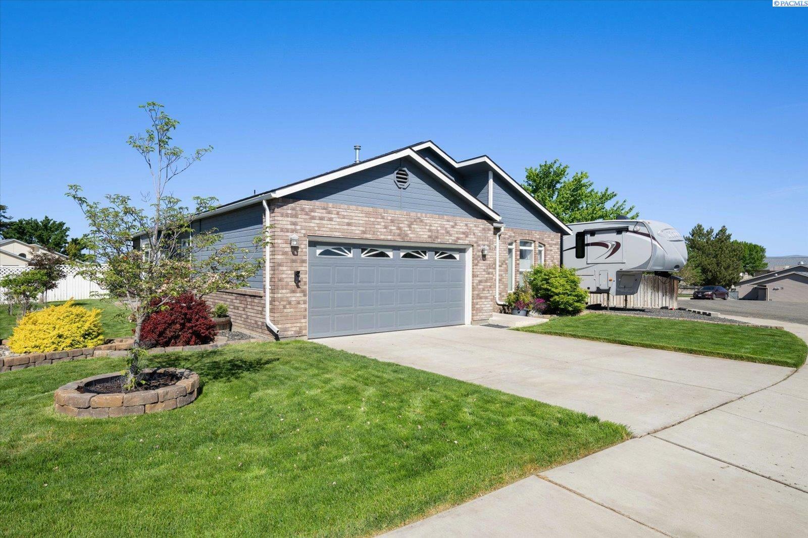 Property Photo: 521 Eastgate Dr WA 99350