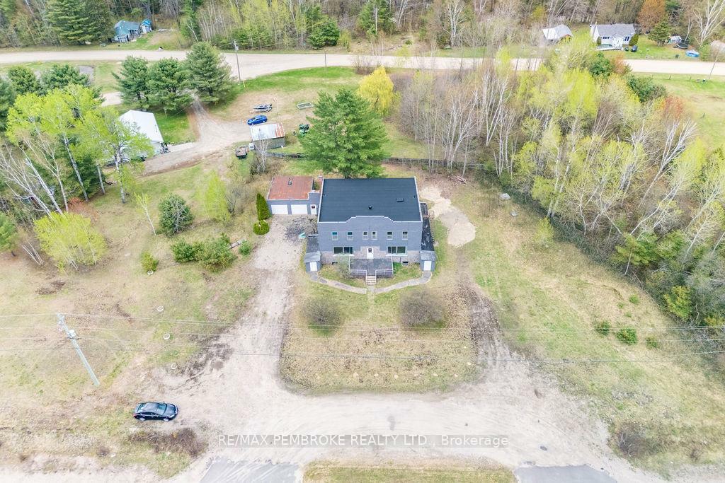 Property Photo:  40650 Highway 17 Highway  ON K0J 2K0 