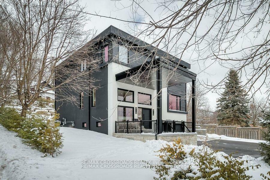 Photo de la propriété: 696 Hillview Crescent ON L1W 2R7