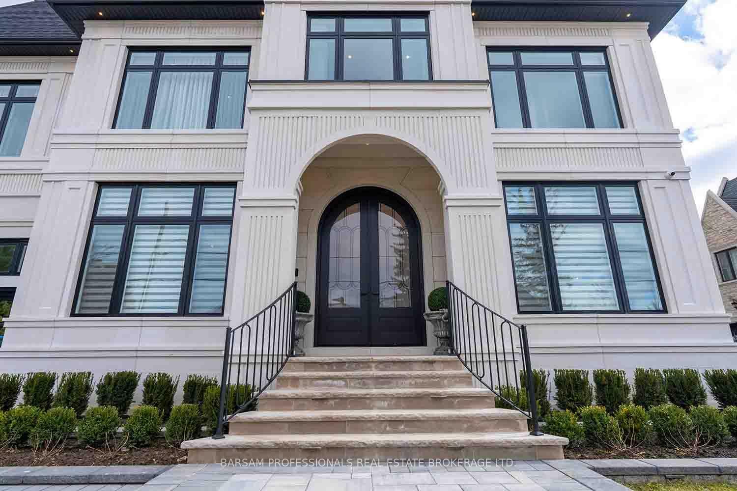 Property Photo:  41 Edgar Avenue  ON L4C 6K2 