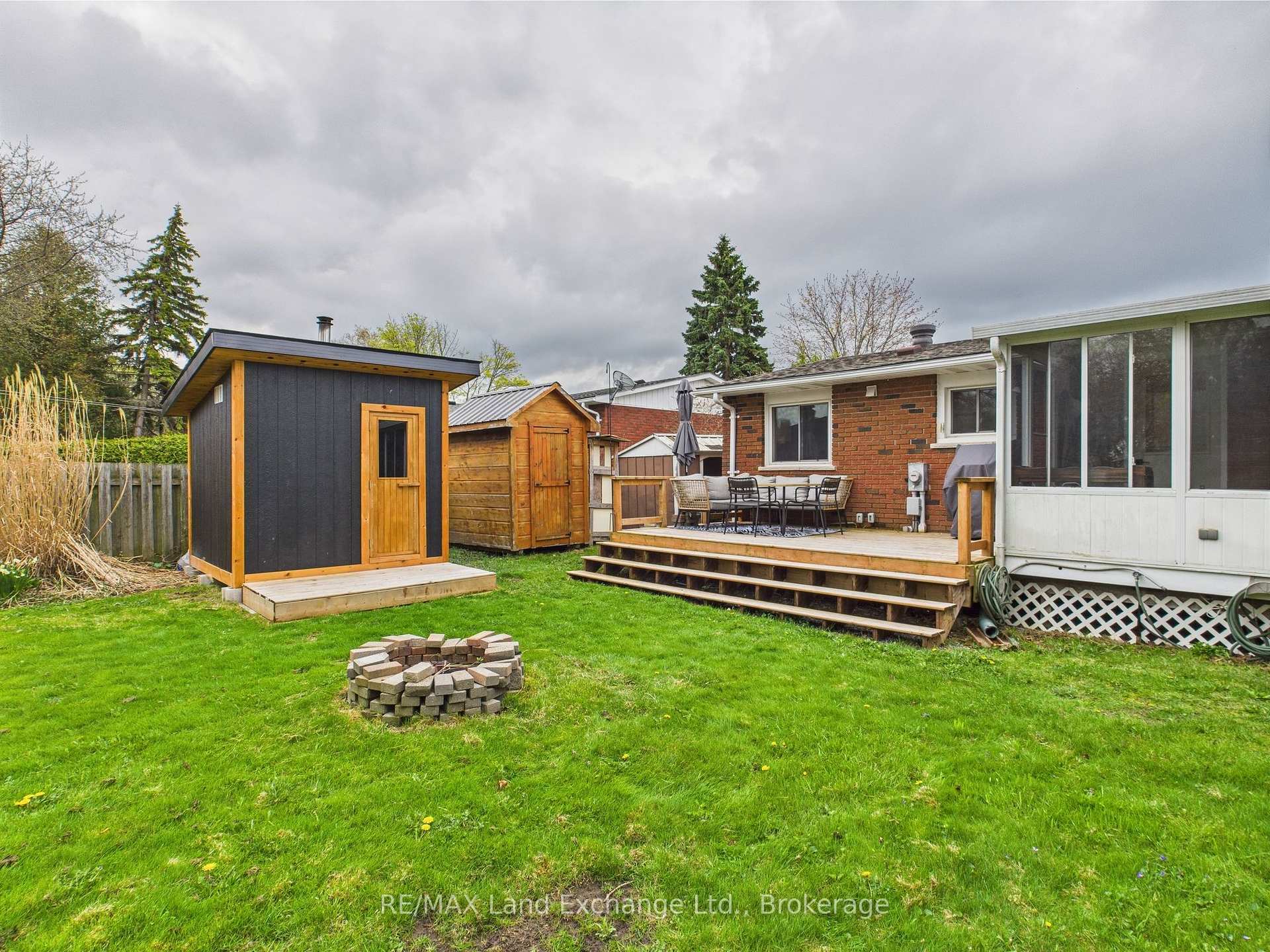 Property Photo: 39 Inverlyn Crescent N ON N2Z 1J2
