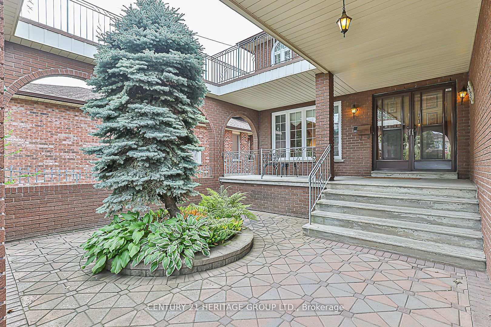 Property Photo: 33 May Avenue ON L4C 3S7