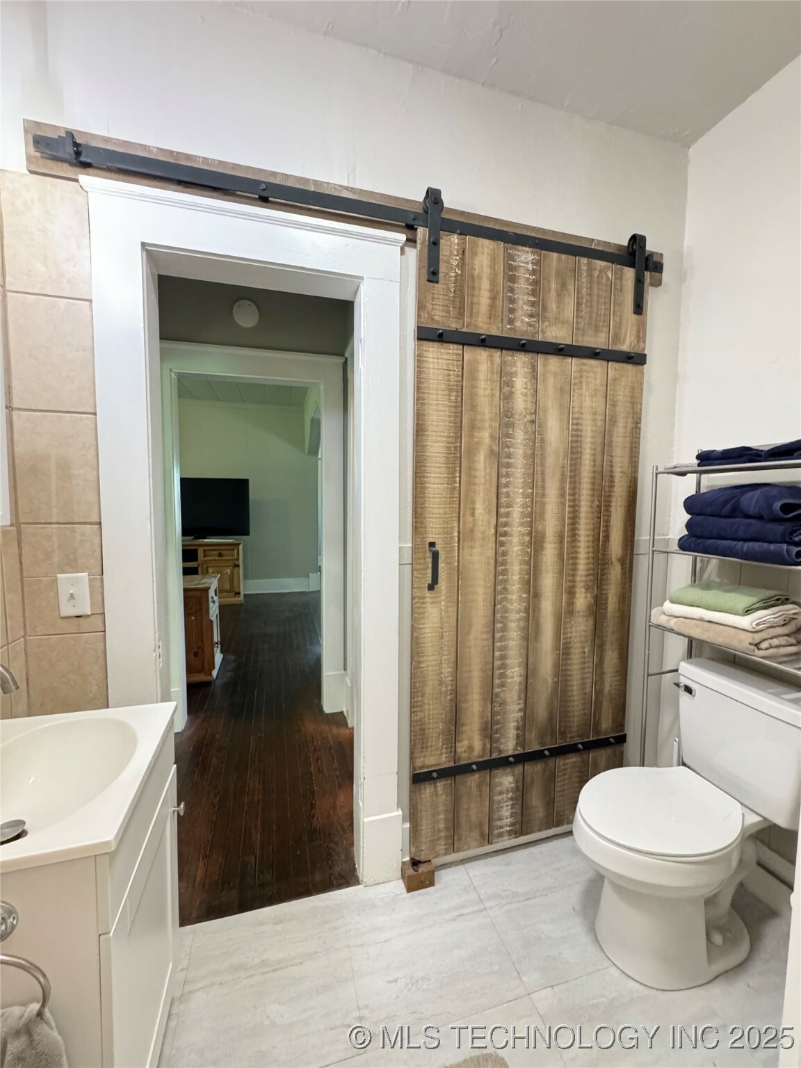 Property Photo: 929 E Walnut Street OK 74023