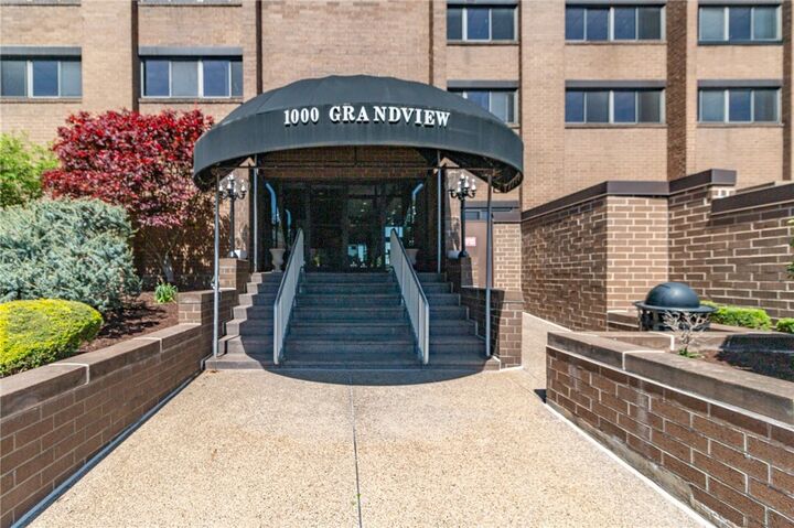 Property Photo: 1000 Grandview Ave 1207 PA 15211