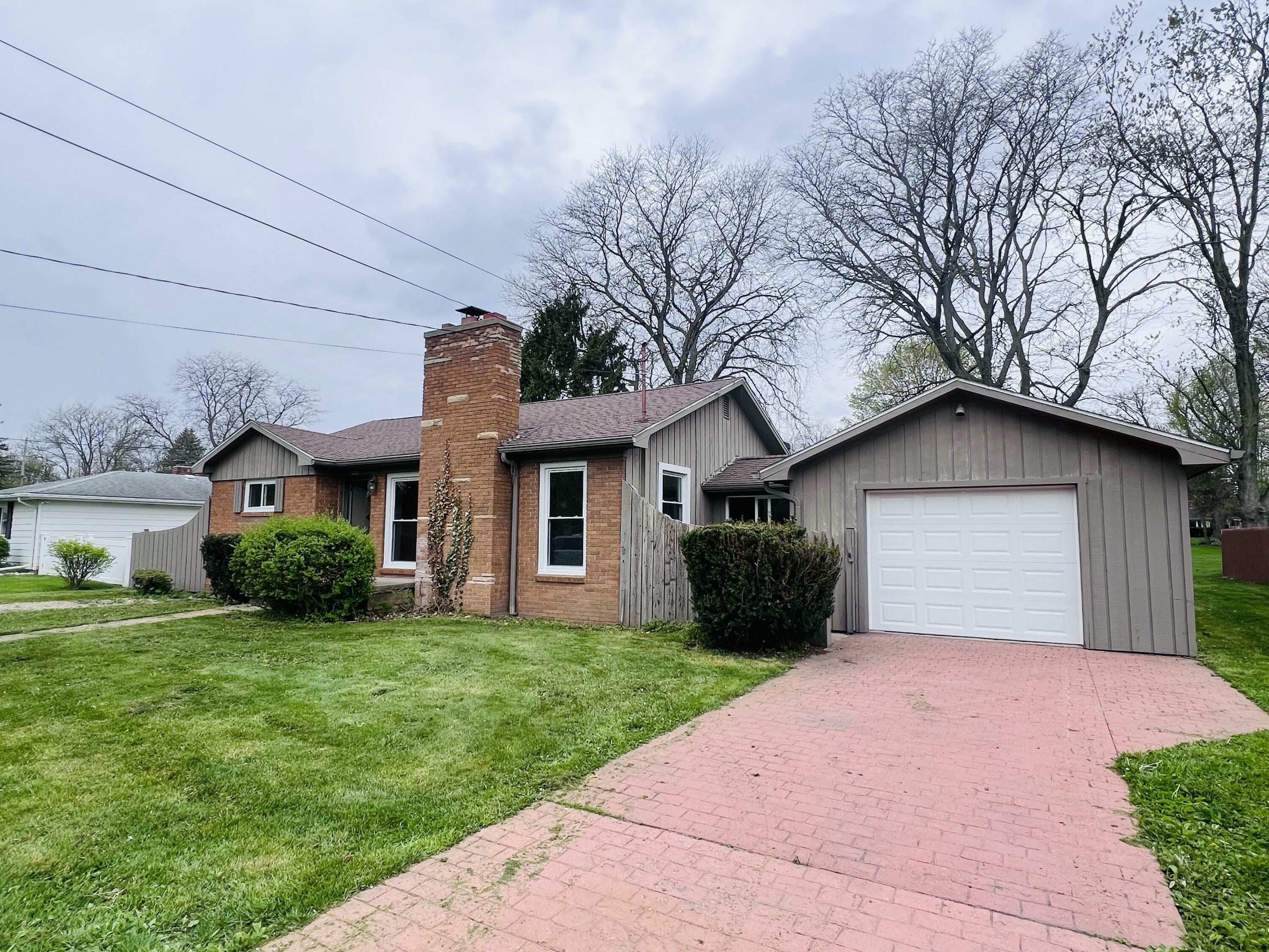 Property Photo: 1203 Devonshire Court MI 48867