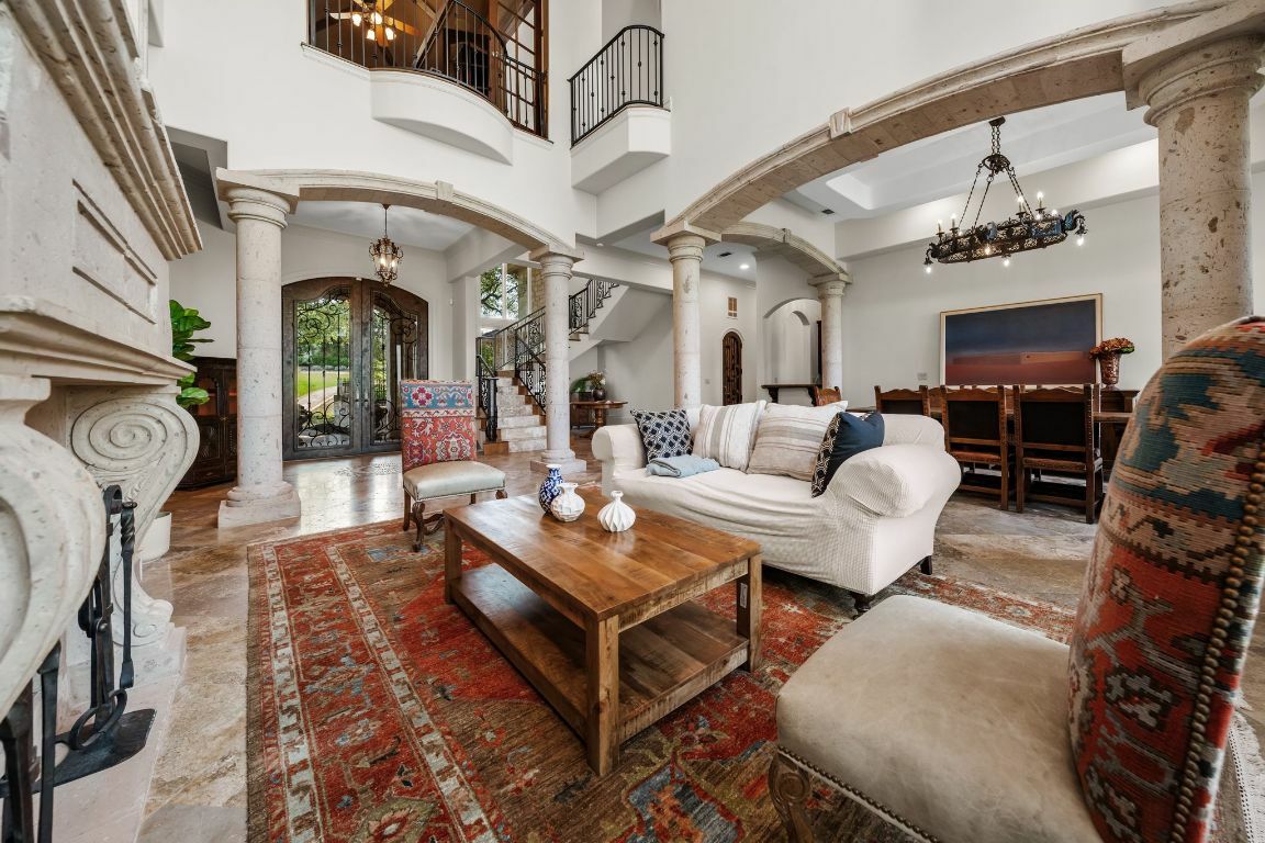 Property Photo: 401 Brooks Hollow Road TX 78734