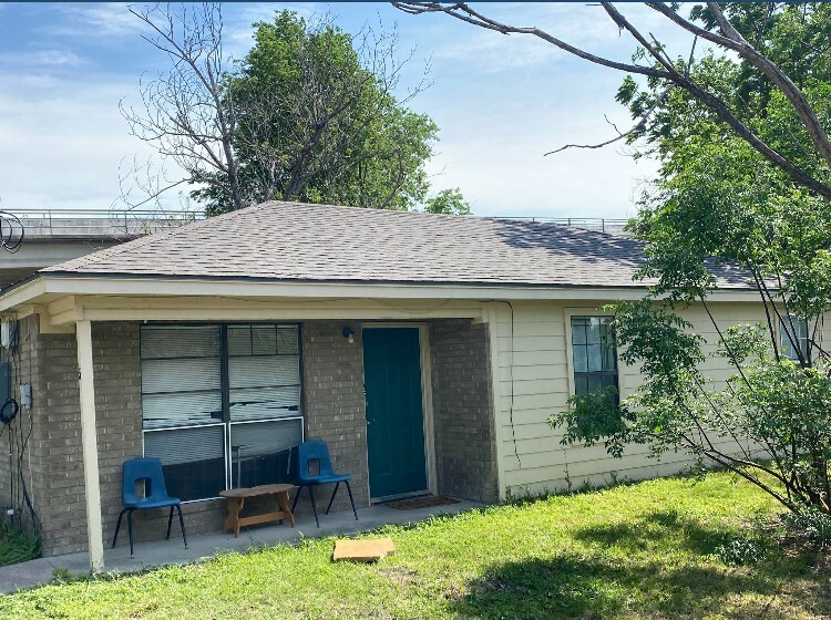 Property Photo: 5 S 19th Street TX 76504