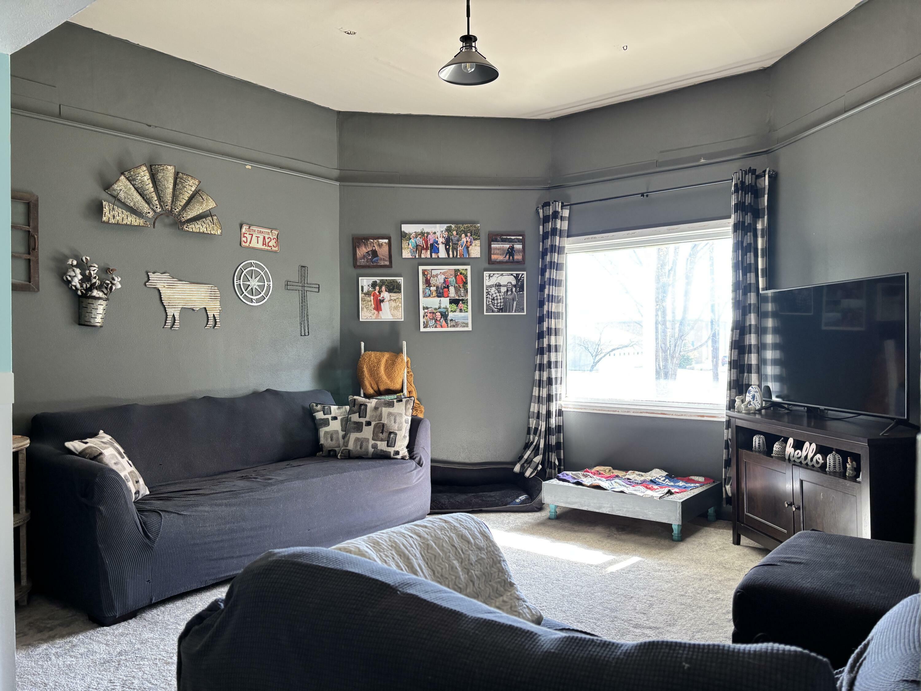 Property Photo: 302 E 2nd St SD 57469