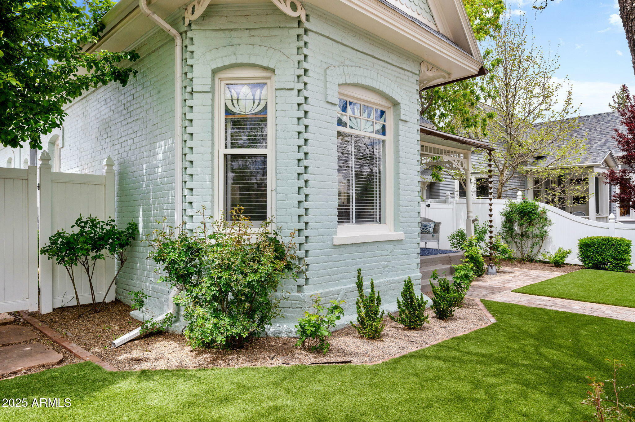 Property Photo: 330 N Mount Vernon Avenue AZ 86301