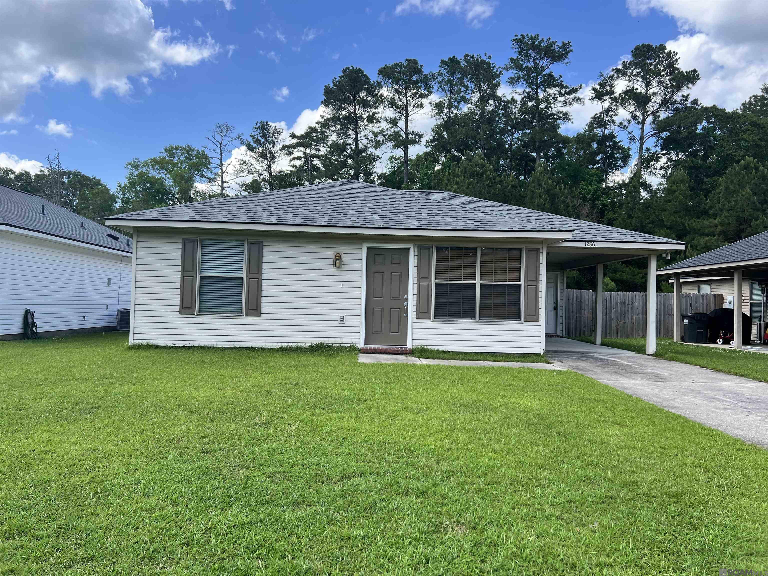 Property Photo: 12861 Mulberry Dr LA 70726