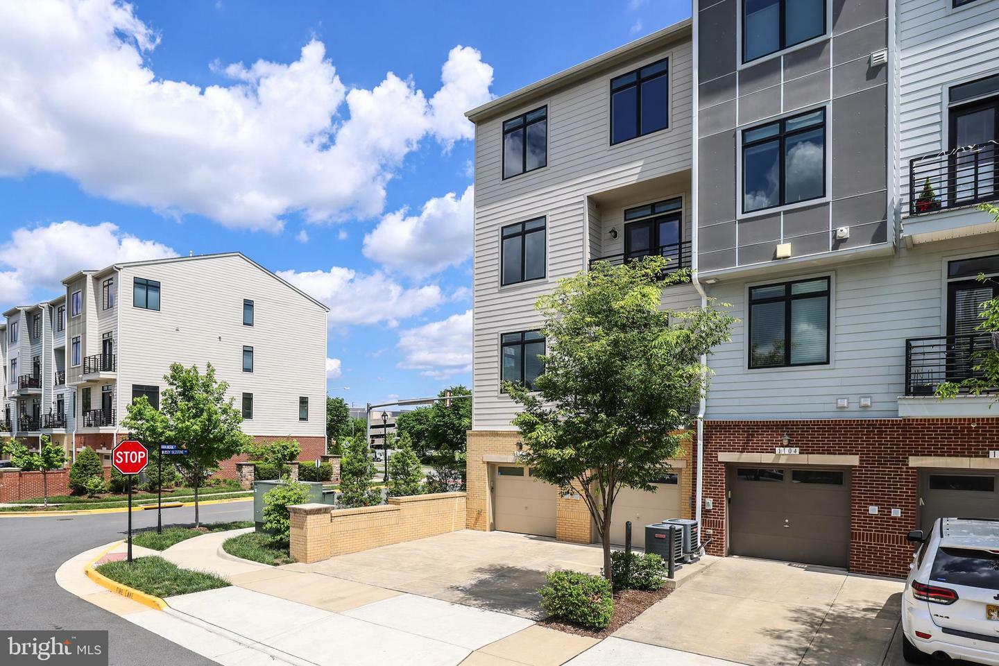 Property Photo: 1102 Ribbon Limestone Terrace SE VA 20175