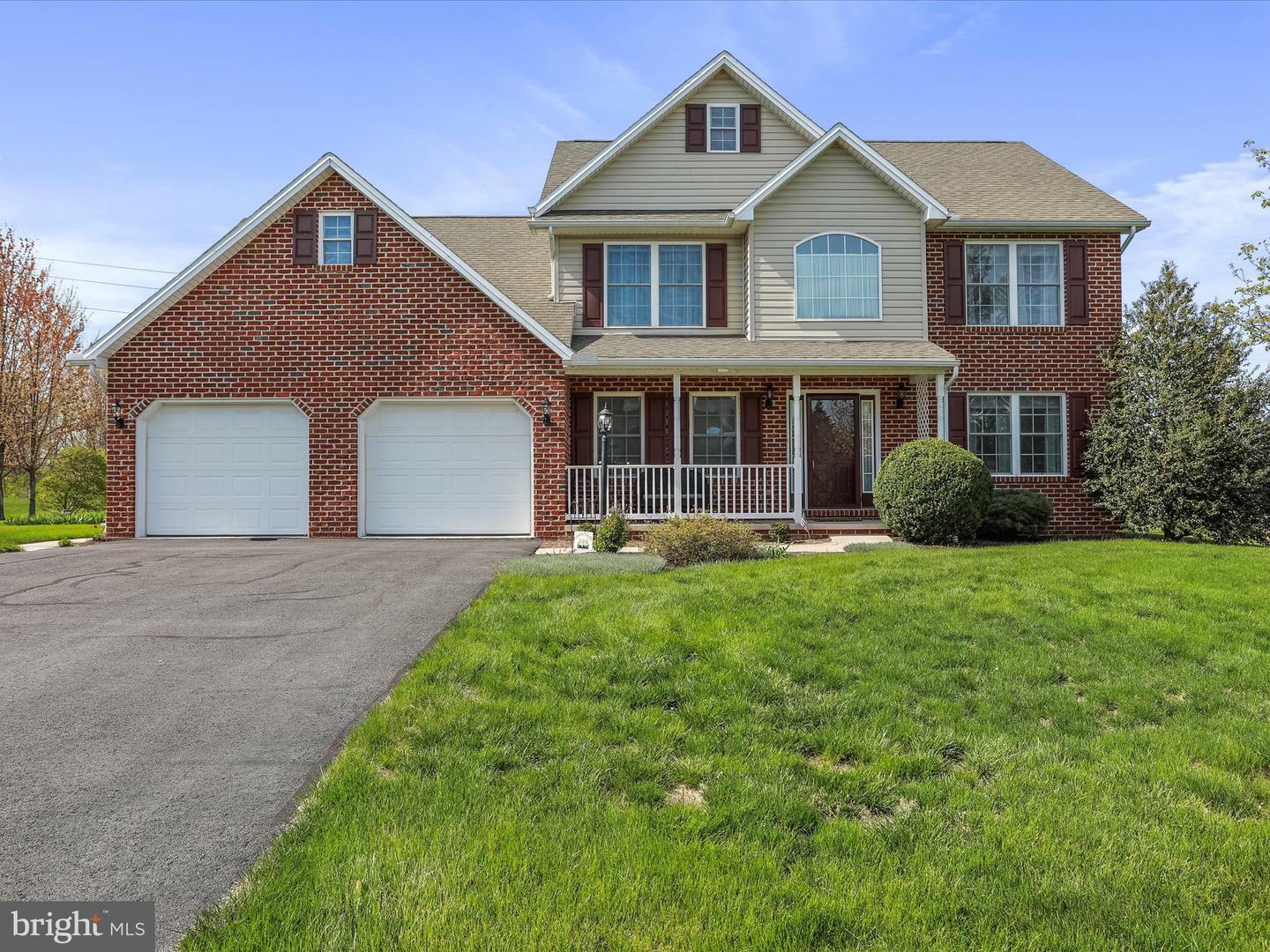 Property Photo: 1419 Hunters Chase PA 17202