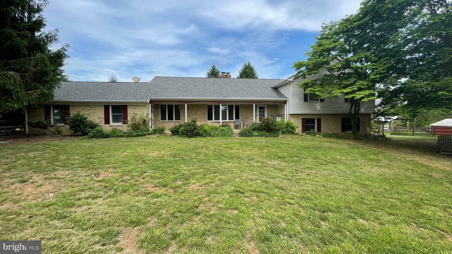 Property Photo: 19240 Walsh Farm Lane VA 20135