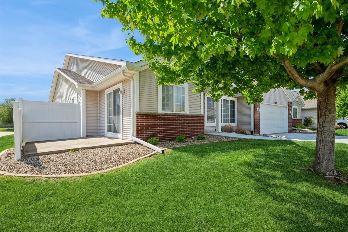 Property Photo: 1237 74th Street NE IA 52402