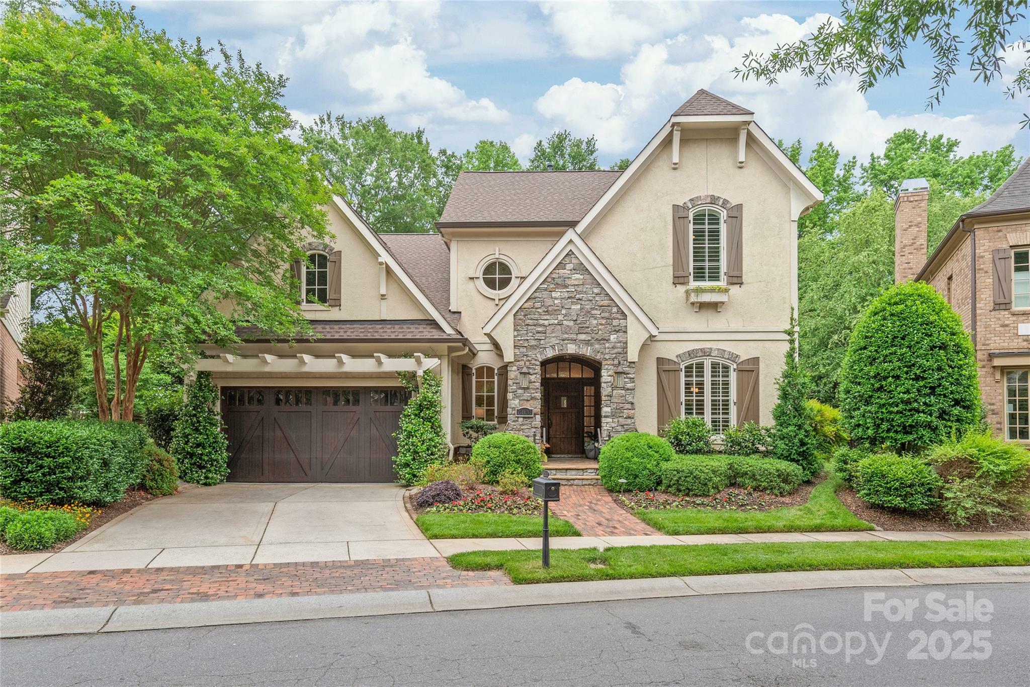 Property Photo:  6831 Conservatory Lane  NC 28210 