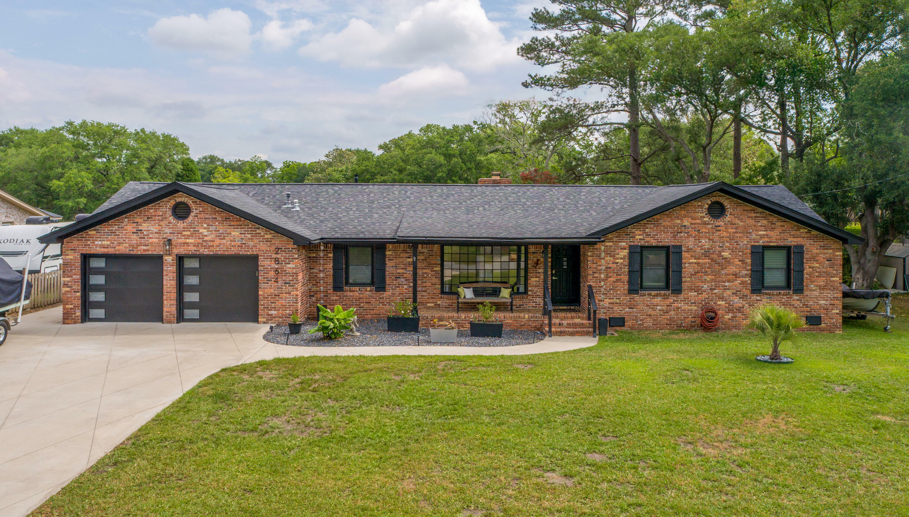 Property Photo: 2864 Wofford Road SC 29414