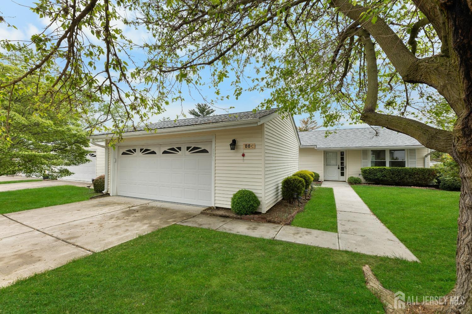 88-C Dogwood Plaza  Monroe NJ 08831 photo