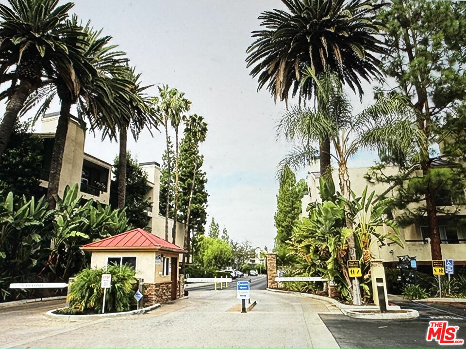 Property Photo: 5550 Owensmouth Ave CA 91367
