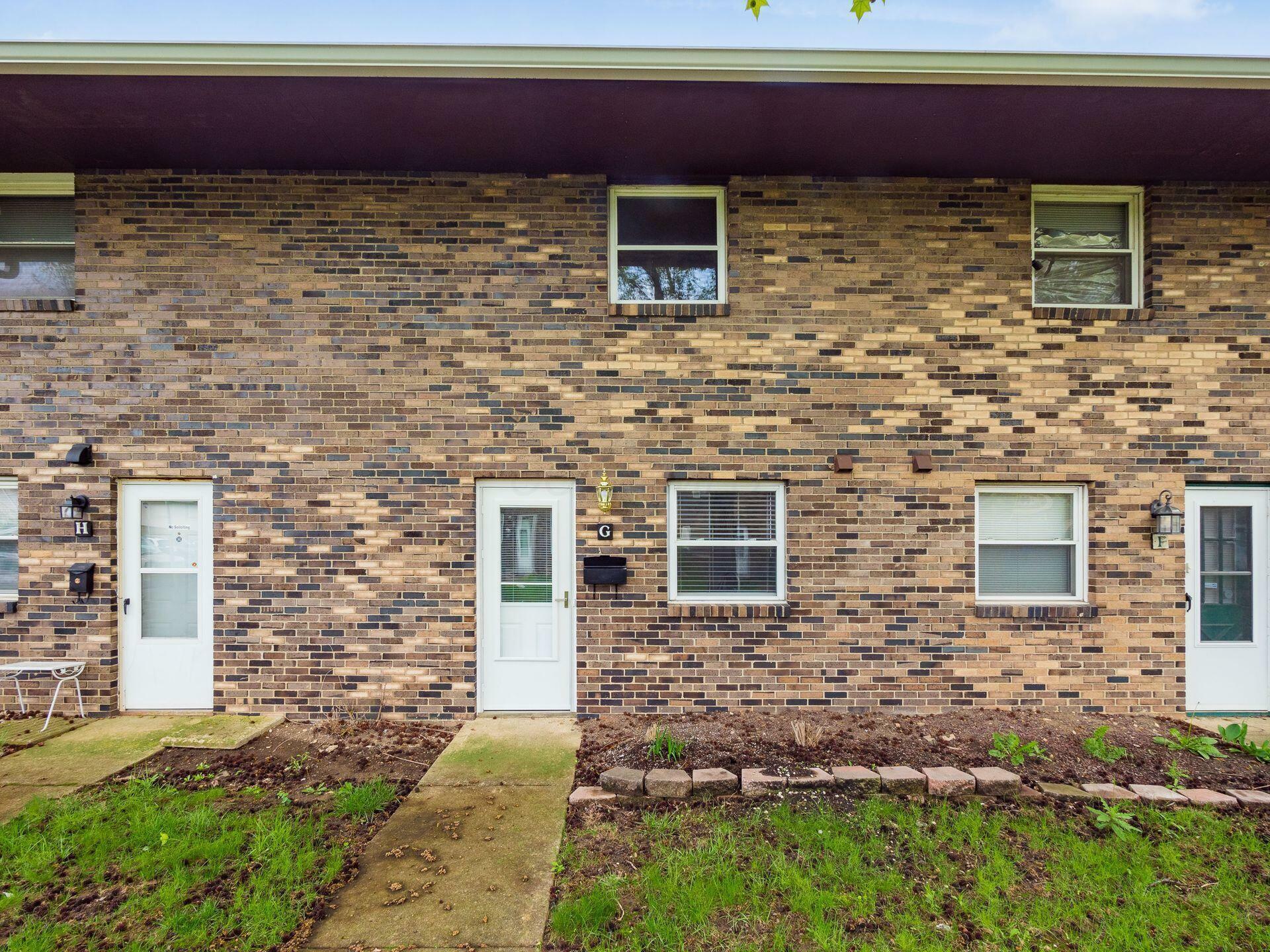 Property Photo: 2358 Woodbrook S Circle OH 43223