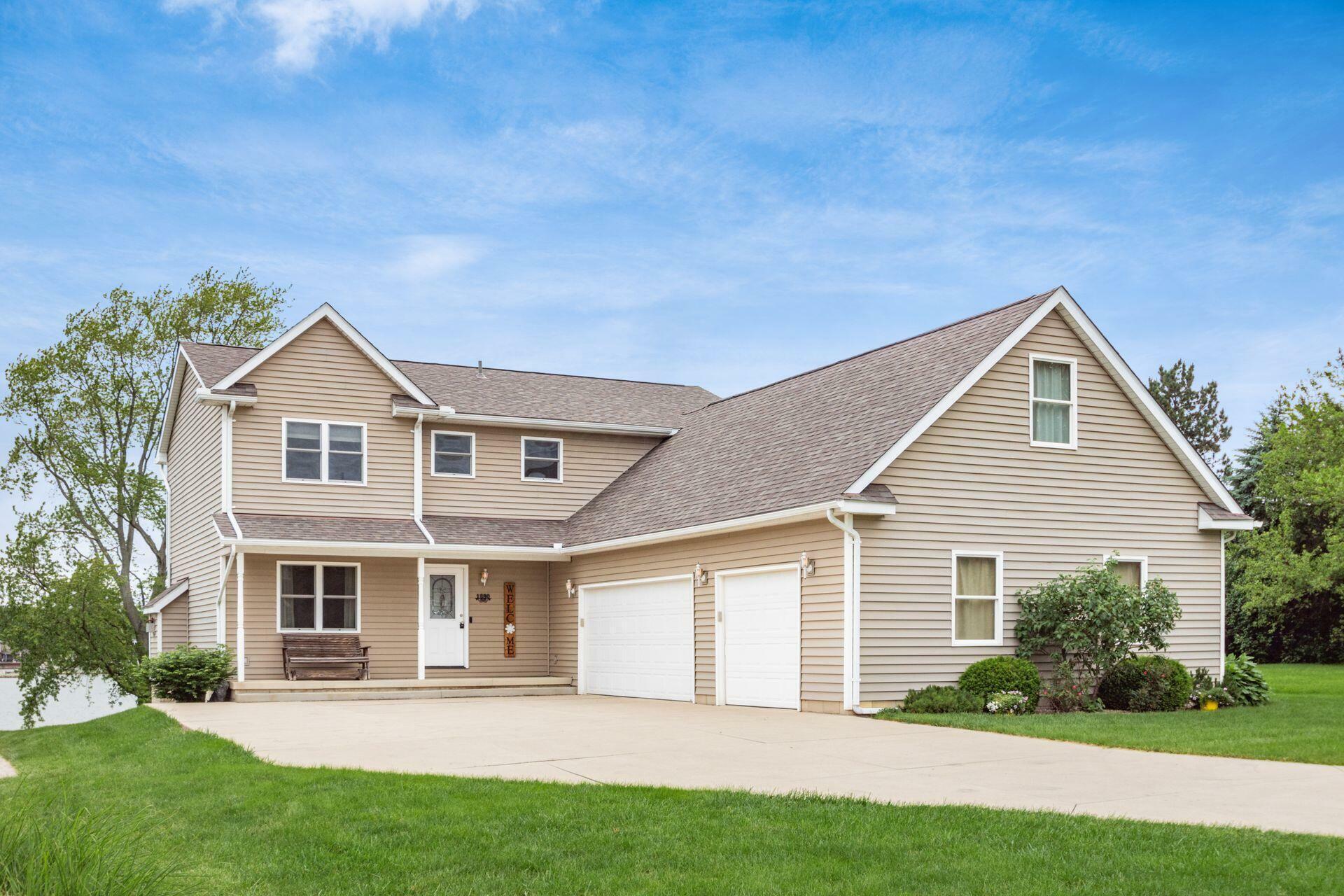 Property Photo: 1380 E Choctaw Drive OH 43140