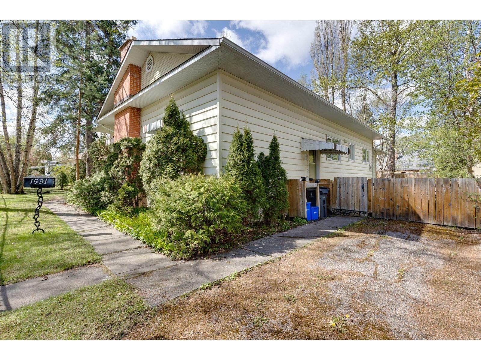 Property Photo:  1591 Cedar Street  BC V2L 1B6 