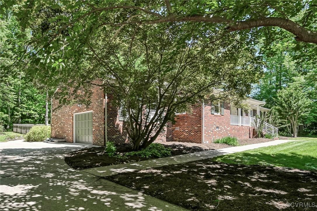 Property Photo: 8048 Beattiemill Drive VA 23111
