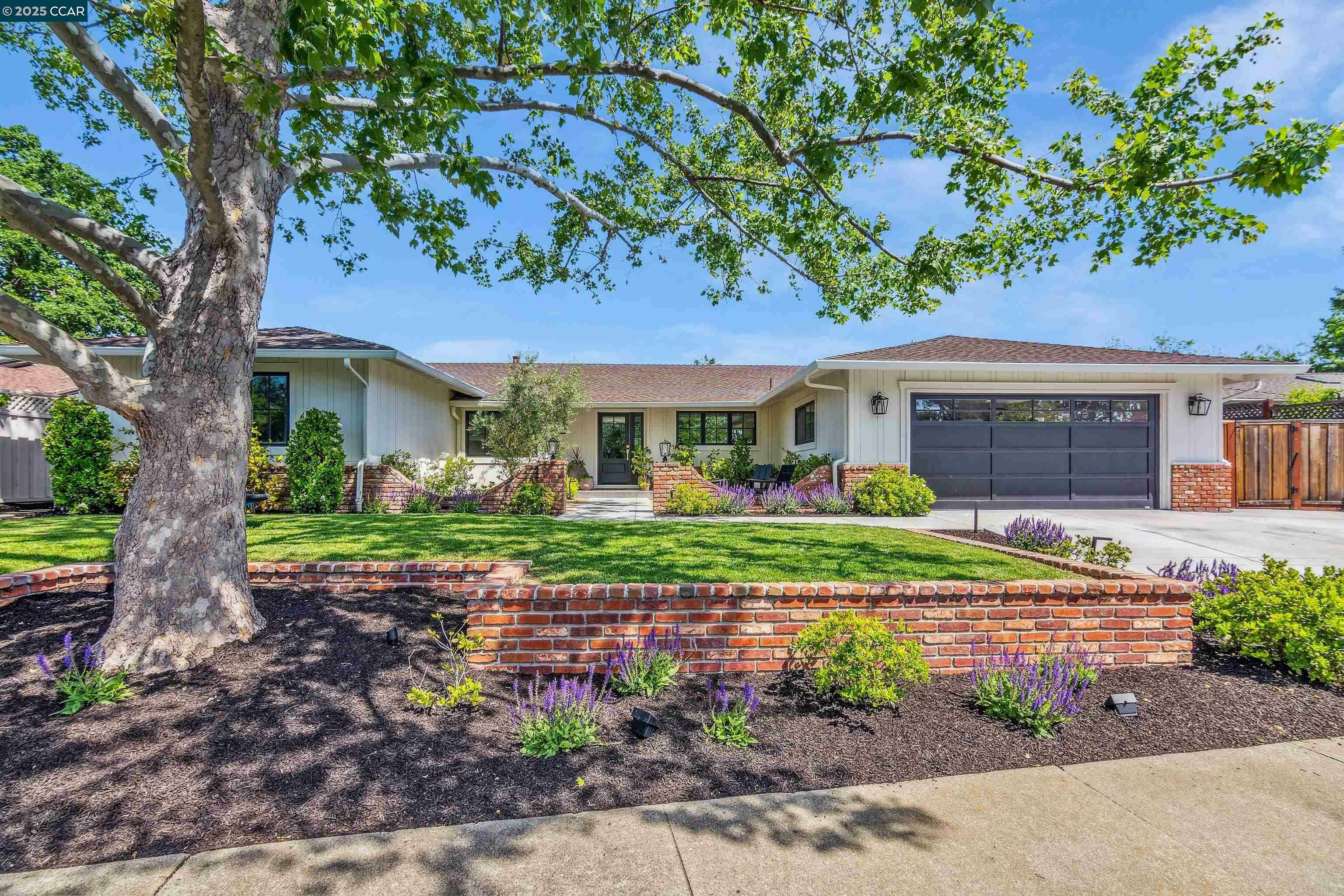 Property Photo: 2336 Welsh Ct CA 94598