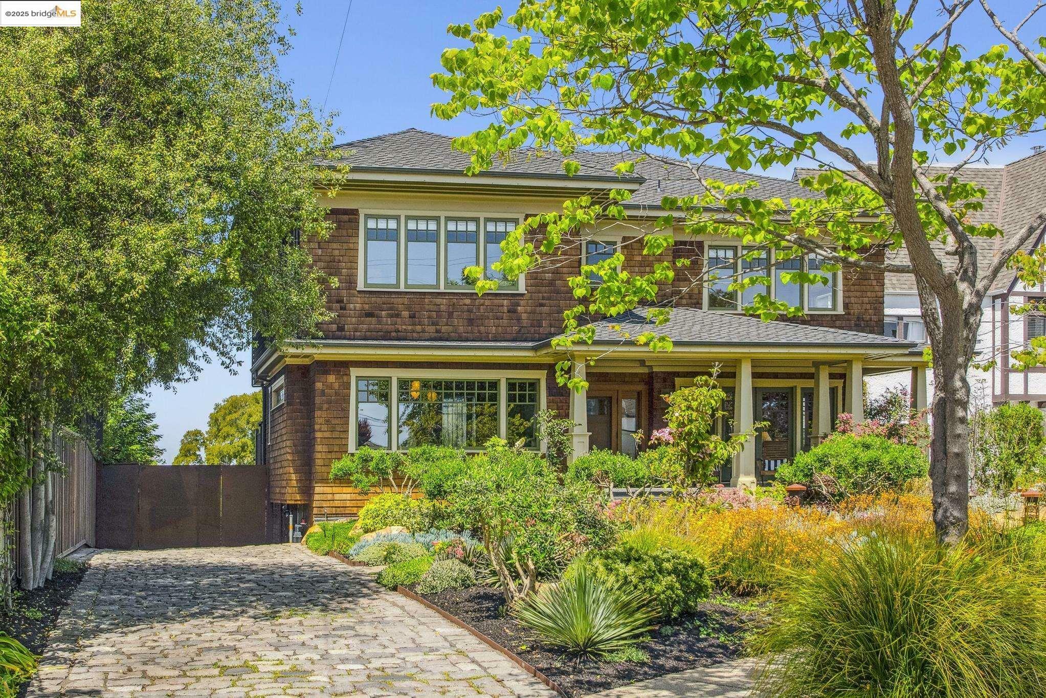 Property Photo: 1015 Warfield Ave CA 94610